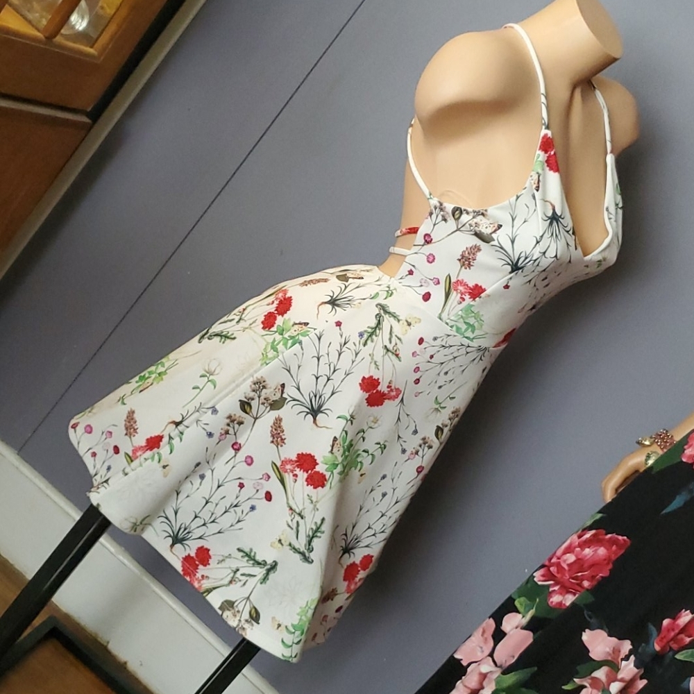 CLEARANCE FINAL PRICE Floral Open Back Dress CHECK OUT THE BACK!! - Picture 3 of 11